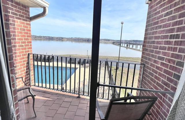 Clarion Pointe on the lake Clarksville-South Hill West
