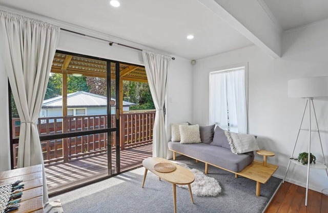 Clarke Street Dream Home: Pacific Paradise