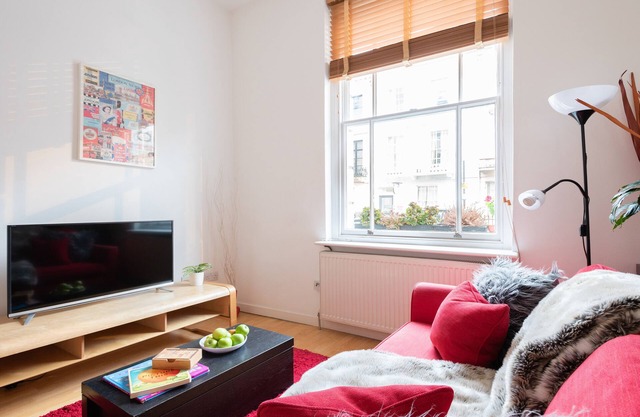 Classic 2 Bed, Ground Floor + Fantastic Central Location +