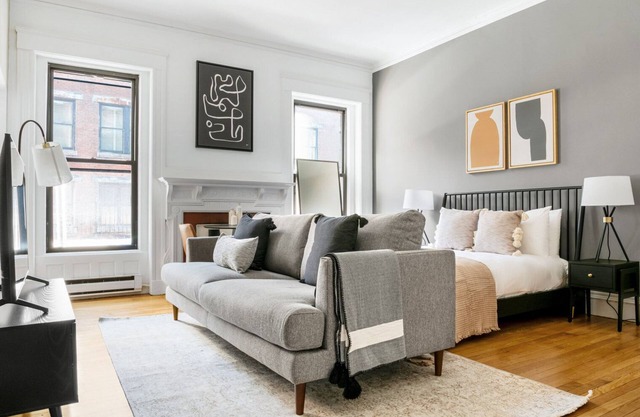 Classic Boston Studio on Newbury w/A+ shopping and dining by Blueground