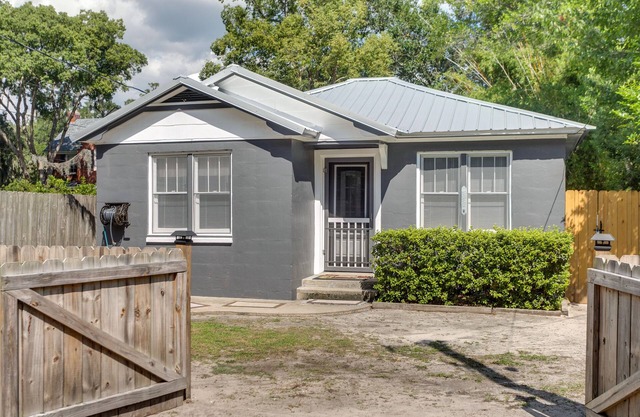 Classic Brunswick Home ~ 8 Mi to St Simons Island!