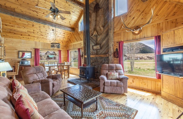 Classic Colorado Cabin - ATV's Welcome - Grill/Deck/Mountain Views