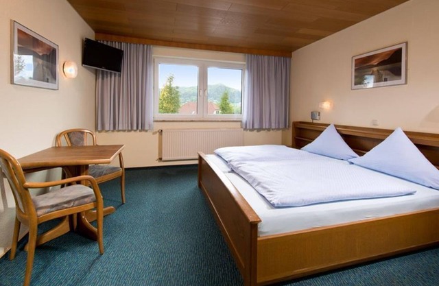 Classic double room shower/WC - Seehotel am Stausee