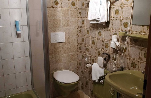 Classic family room, retro without balcony, 1 double bed + 1 single bed