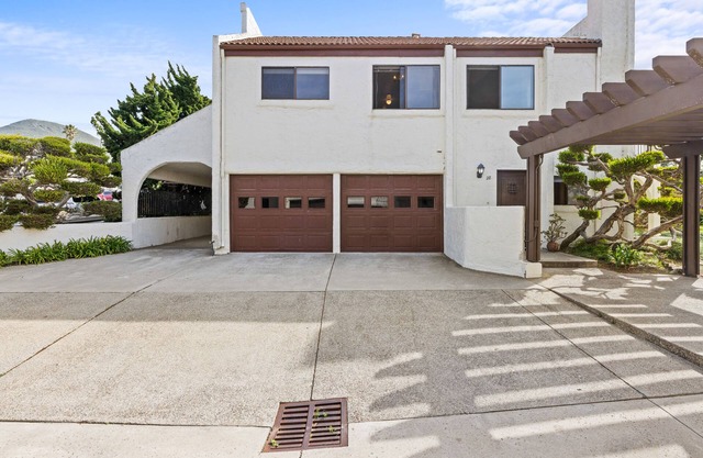 Classic getaway by the sea within walking distance to everything w/ocean views