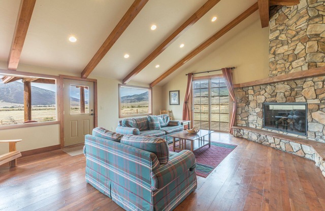 Classic Log Cabin - Amazing Views - ATV Parking - Close to Town