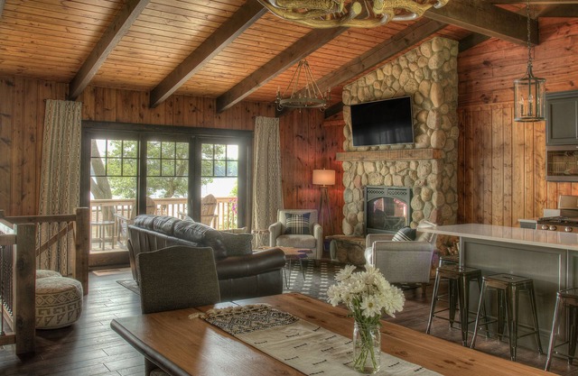 Classic Minnesota Cabin Retreat on Scenic Lake Sylvan! Pontoon Available!