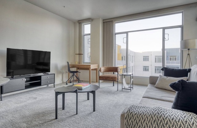 Classic Palo Alto 2BR w/W/D & Pool, walk to Pinterest, by Blueground