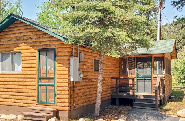 Classic Riverfront Family Cabin