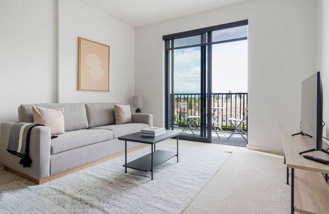 Classic Santana Row 1BR w/Gym & Pool, 10 mins to Google, by Blueground