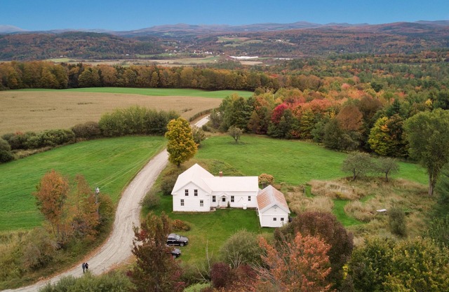 Classic Vermont Farmhouse - Gorgeous Views and Privacy