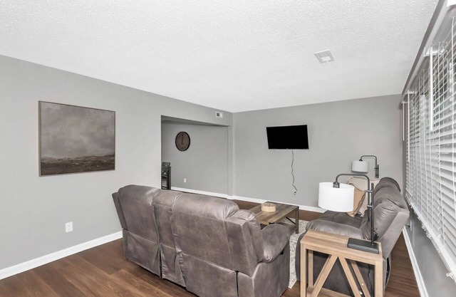 Classy 3BR + 2 Bath with Dedicated Office