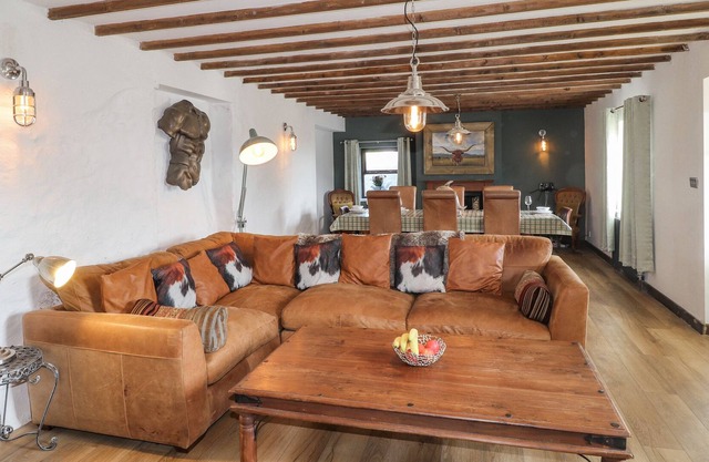 CLAWDDCAM, pet friendly, character holiday cottage in Mathry