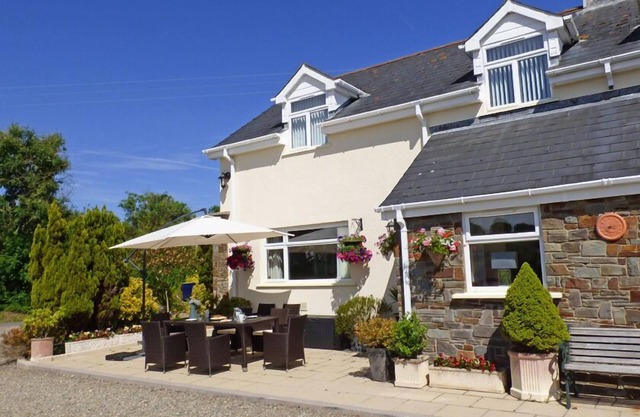 Clayford Cottage, Holiday Cottage Nr Saundersfoot, Sleeps 6, 3 bedrooms, bathrooms
