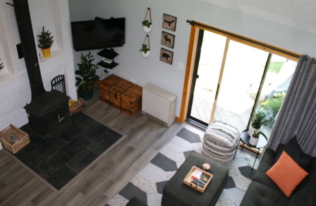 Clean and Comfortable Burke Mountain Condo. Ski / Bike / Hike