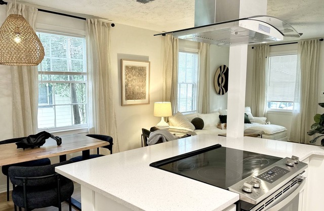 Clean and cozy private house in Avondale!