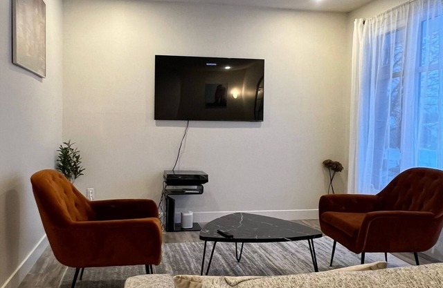 Clean and cozy residence (15 min to Ottawa Downtown)