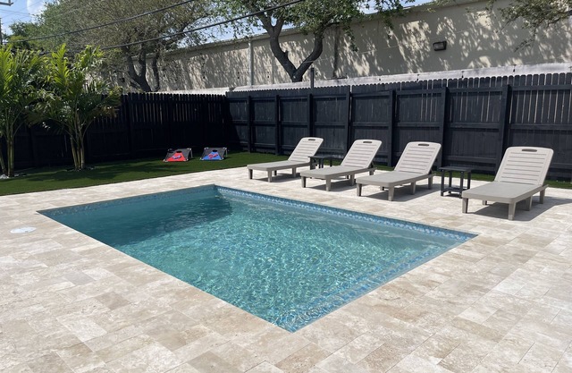 Clean and modern 2/2 pool home, only 7 min. to beach, walking distance to shops
