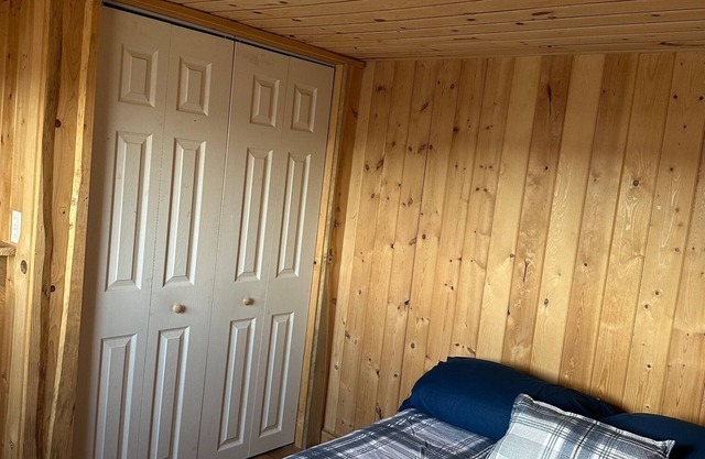 Clean, comfortable cabin. Sleeps 4