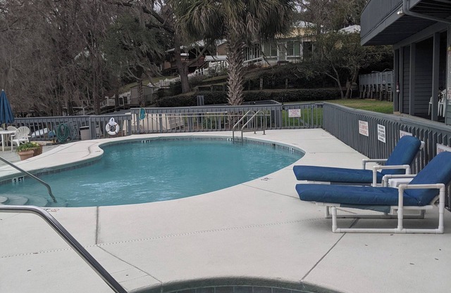 Clean Condo w/Pool Withlacoochee & Rainbow River