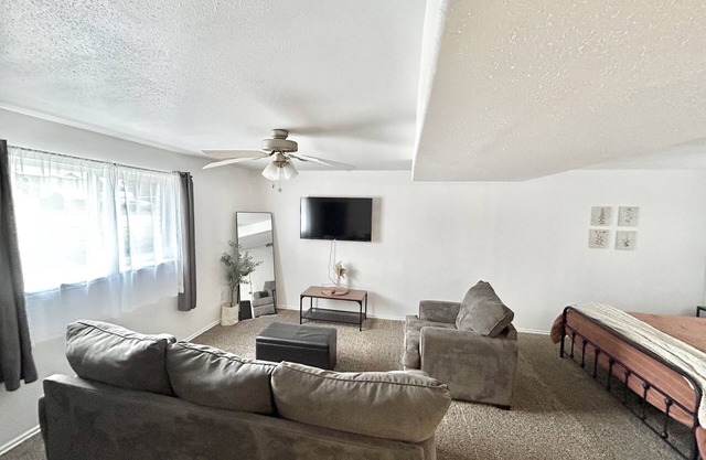 Clean & Cozy 2 Bed 1 Bath