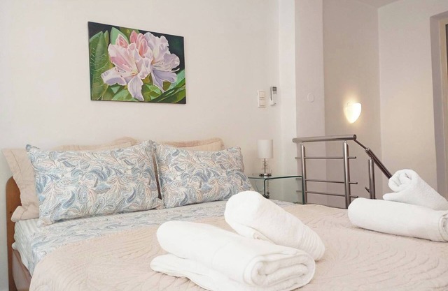 Clean & Cozy 2-Level Home in the Heart of Ierapetra – Perfect for Extended Stays