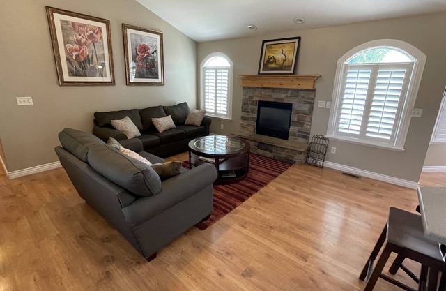 Clean & cozy 6 BR 3 BA with all the amenities! Saratoga Springs/Lehi