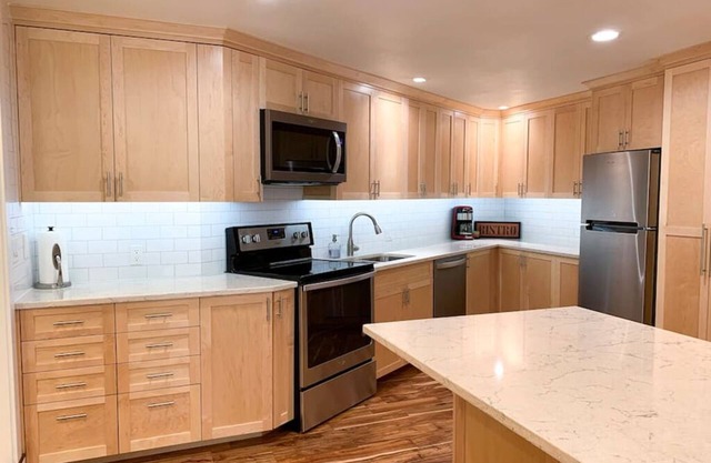 Clean, Modern Guest Suite in the Hills with Large Kitchen and Private Deck