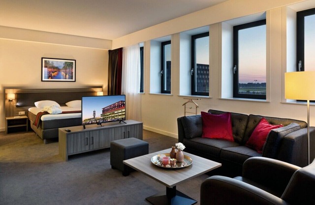 Clean, Modern Rooms with Easy City & Airport Connections! Onsite Dining