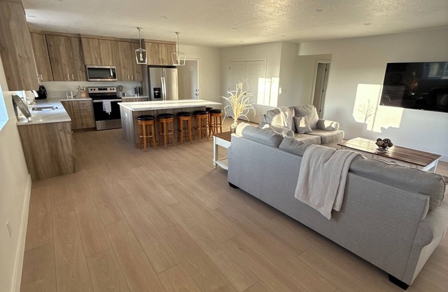 Clean New 2 Bedroom, 2-Bath detached apartment