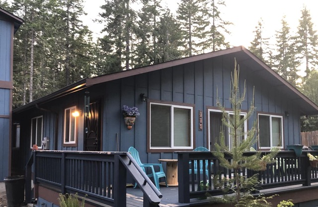 Clean quiet beautiful and comfortable retreat near the lake and Puget Sound