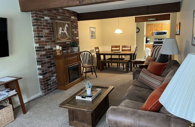 Clean, well equipped condo, great location! Cleaning included in rental rate.