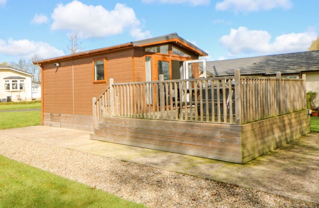 CLEVELAND WAY POD, pet friendly, with hot tub in Hutton Rudby