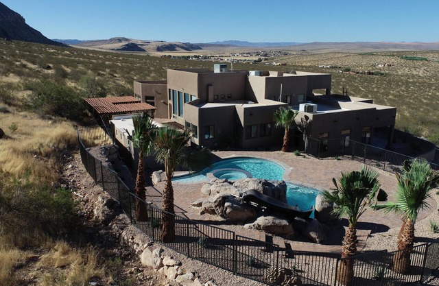 Cliff Dwellers A Spectacular 5 Bedroom home just east of Sand Hollow Reservoir