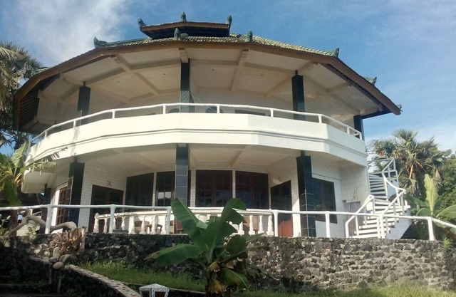 Cliff House on Bali is Unique, above the ocean, the sound of the waves – Unit 2