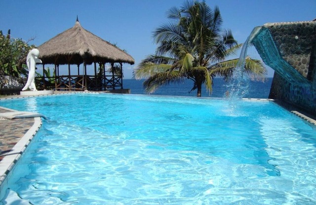 Cliff House on Bali is Unique, above the ocean, the sound of the waves – Unit 7