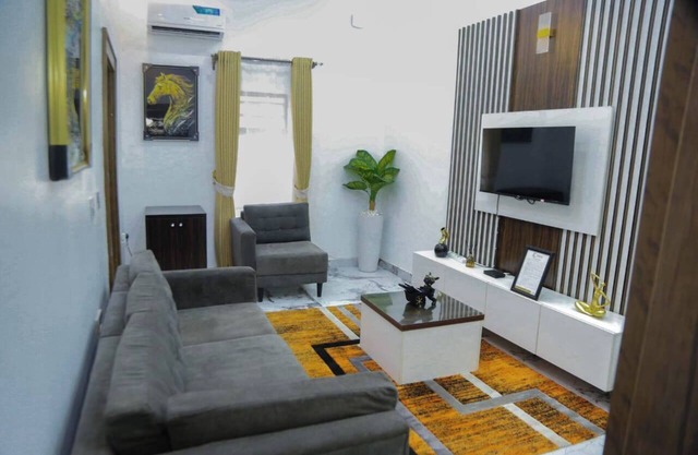Clifford Apartment