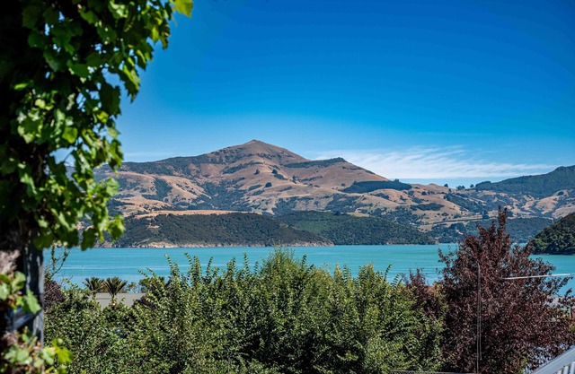 Cliffside - Akaroa Holiday Home