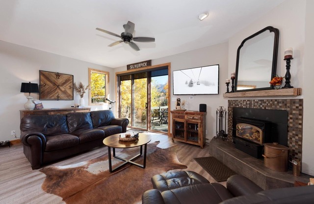 Cliffside Casa (#109) | Mtn Views - Deck - 1 Mile to Ski & Mtn Biking, DogsOK