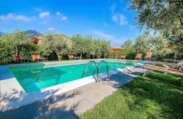 Clorinda, apartment, pool, WiFi. Walk to village.