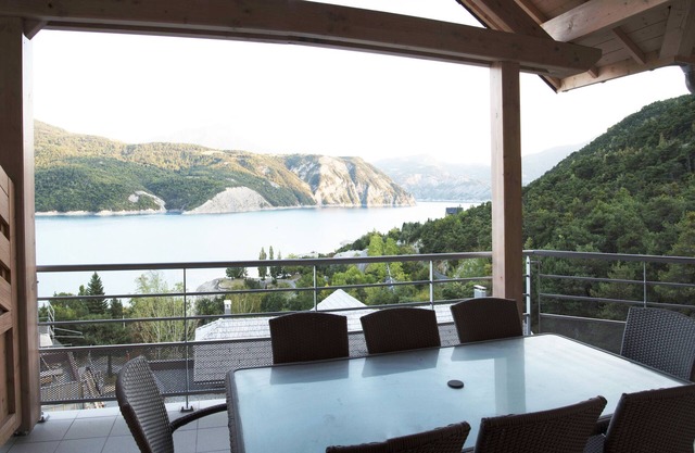 Clos des Ecrins, Serre Ponçon Lake, prestige apartment 8 people
