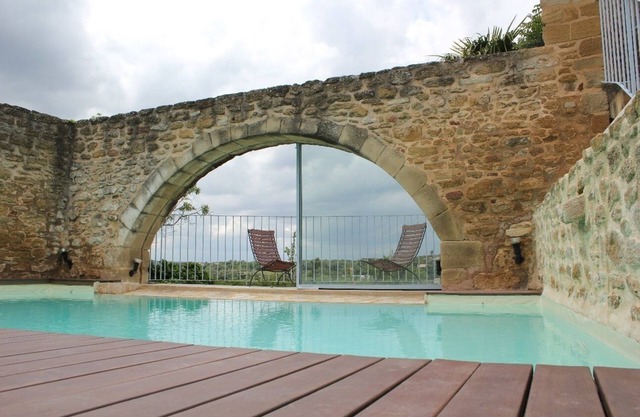 CLOS VIALLE the historic Village CRICKET, 4kms from Grignan