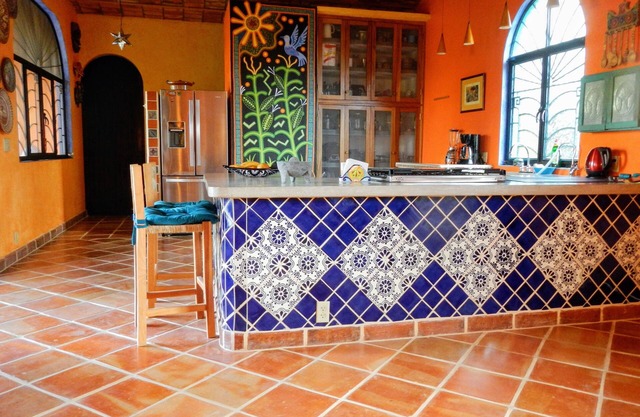 CLOSE TO BEACH, PRIVATE HOME, GARDEN, WALKING DISTANCE TO EVERYTHING