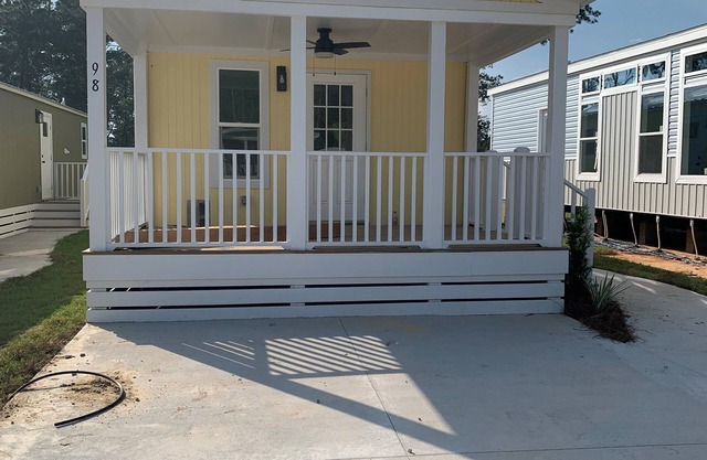 Close to beaches, minutes away from 30An10J Deluxe Cottage