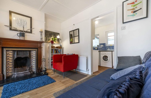 Close to city centre home with public transport