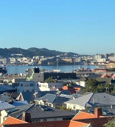 Close to City, Ferry with great views and free park