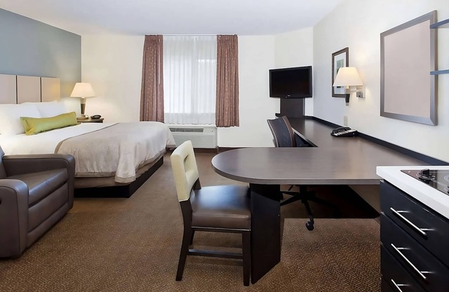 Close to Concord Park! Pet-friendly Suite with Private Kitchen! Parking, Gazebo!