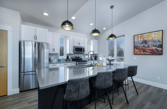 Close to Downtown Bozeman & Big Sky w/Easy Trail Access - Sunrise Retreat
