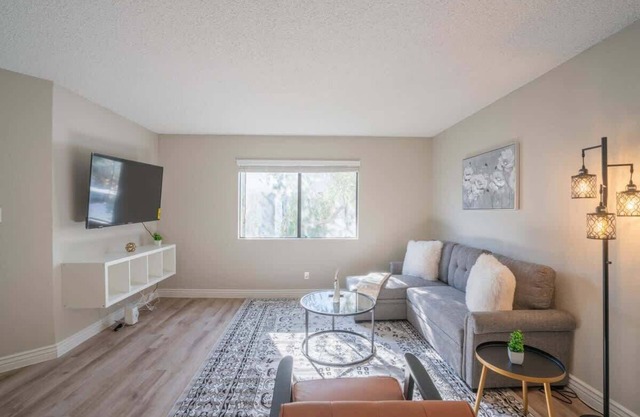 Close to DT | Pool, Gym, Balcony, Parking, W/D