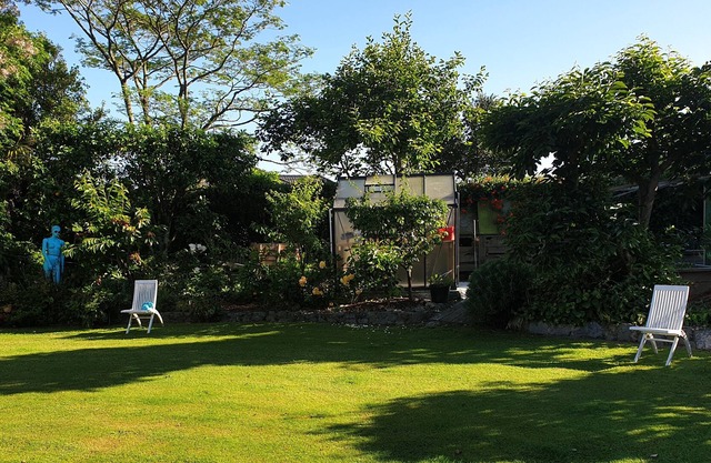 Close to everything (river, beaches, cafes) but so safe, private and peaceful